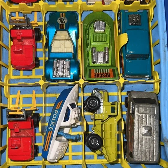Vintage’60’s ‘70’s Lesney Matchbox case plus cars